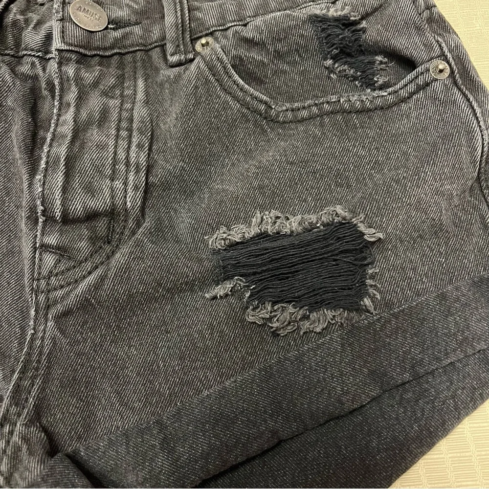 Amuse Society Shoreline Denim Black Washed Cutoff Denim Shorts Sz 25 Distressed